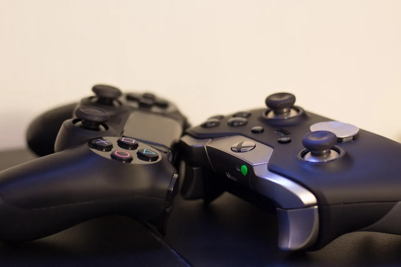 PlayStation og Xbox controller